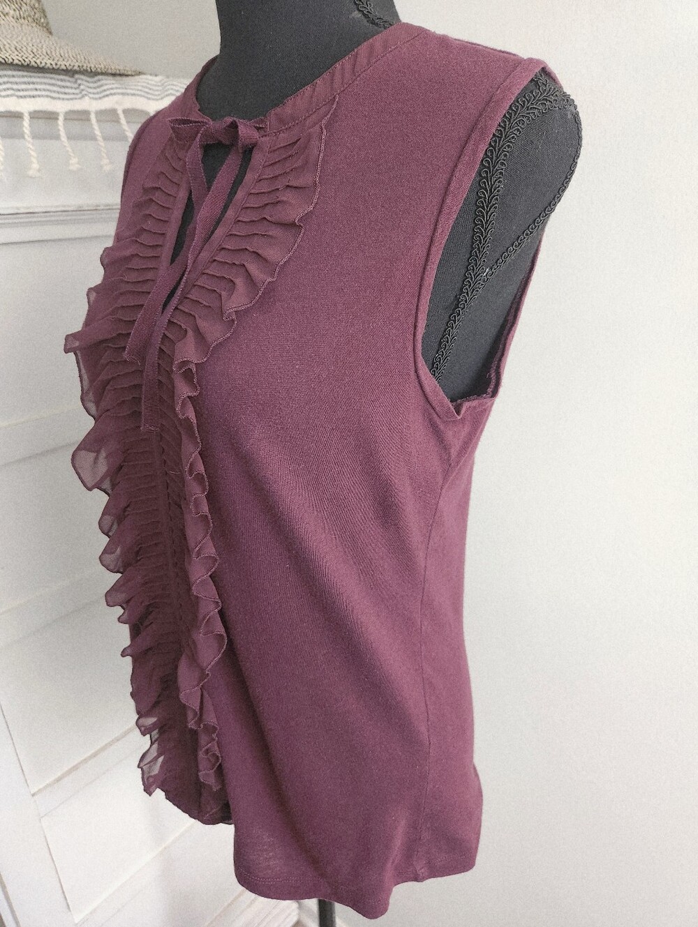 LOFT SLEEVELESS RUFFLE TOP - Picture 2 of 5
